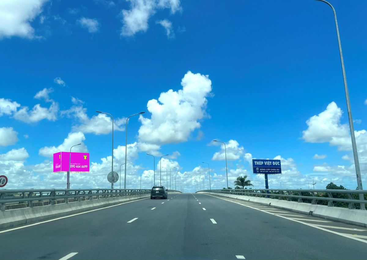 phía left side hướng Ninh Bình đi Thanh Hóa, Vietnam