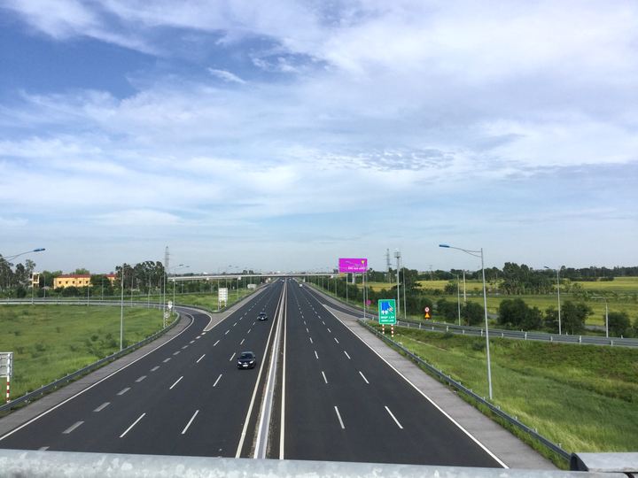 Pole Billboard, Km50+200 (P) expressway Hà Nội – Hải Phòng (CT5B), commune Gia Phúc, Haiphong