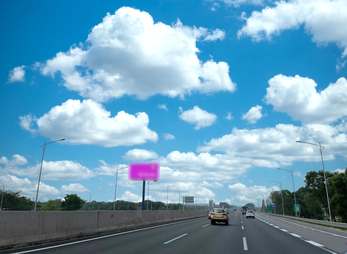 Pole Billboard, Km7+400 (T) expressway Hà Nội - Hải Phòng (CT5B), commune Phụng Công, Hung Yen