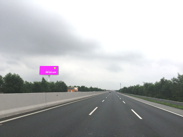 Pole Billboard, Km70 +50 (T) expressway Hà Nội – Hải Phòng (CT5B), commune Hà Đông, Haiphong