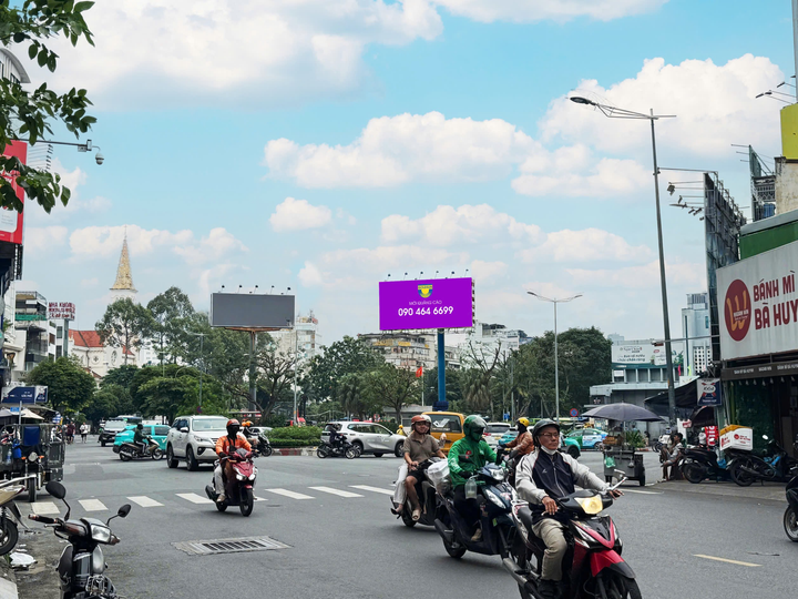 Pole Billboard, Park 23/9 (roundabout Cống Quỳnh - Phạm Ngũ Lão - Nguyễn Trãi), Ho Chi Minh City