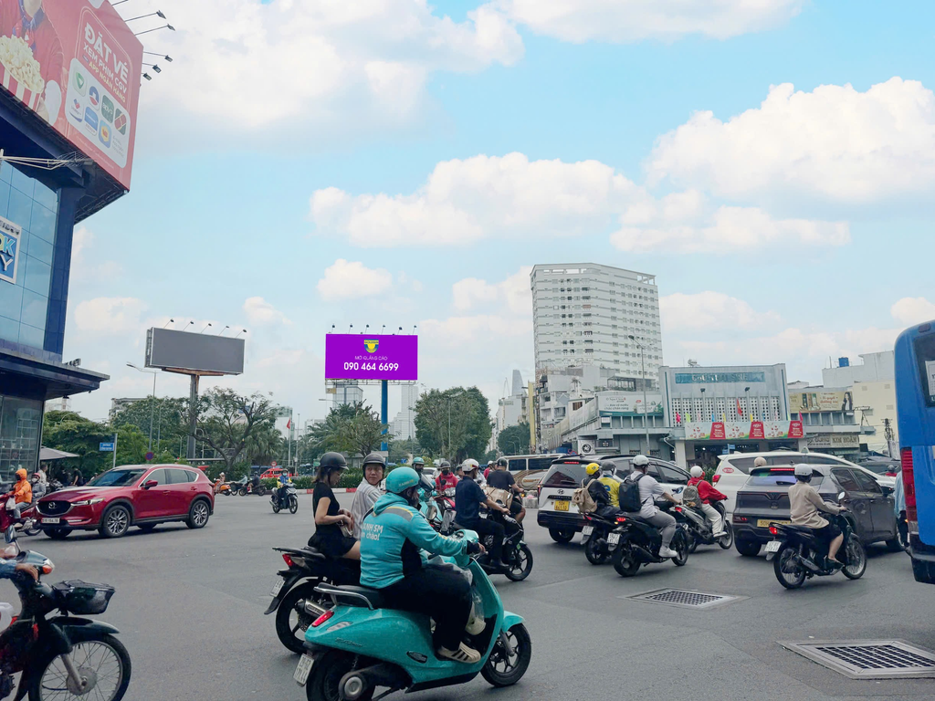 Park 23/9 (roundabout Cống Quỳnh - Phạm Ngũ Lão - Nguyễn Trãi), Vietnam
