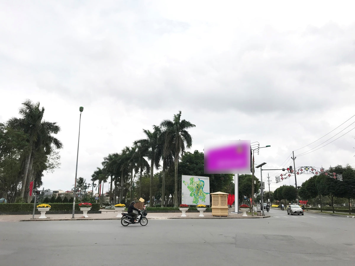 Pole Billboard, Park Vị Xuyên, crossroads road Trần Tế Xương – Nguyễn Du, ward Nam Định, Ninh Binh