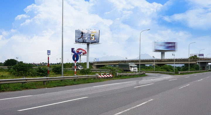 Pole Billboard, Point 4B: H3/0 national highway 18, commune Nội Bài, Hanoi