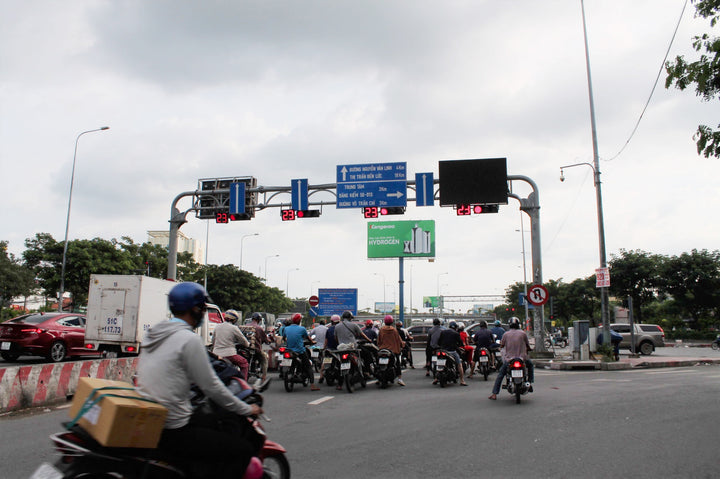 Pole Billboard, Position 1: median strip QL 1A (đoạn roundabout An Lạc), Ho Chi Minh City