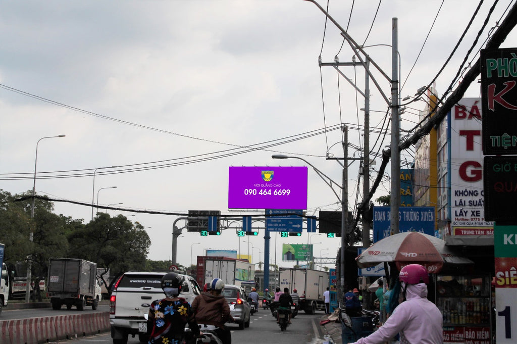 Position 1: median strip QL 1A (đoạn roundabout An Lạc), Vietnam