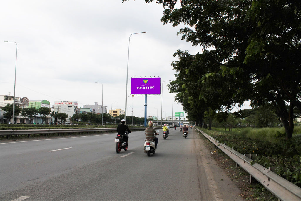 Position 2: median strip QL 1A (đoạn roundabout An Lạc), Vietnam