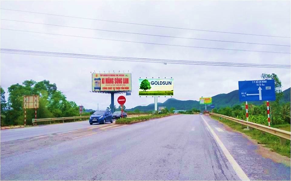Pole Billboard, Position km441+900 QL1A, Nghi Yên, Nghi Lộc, Nghe An