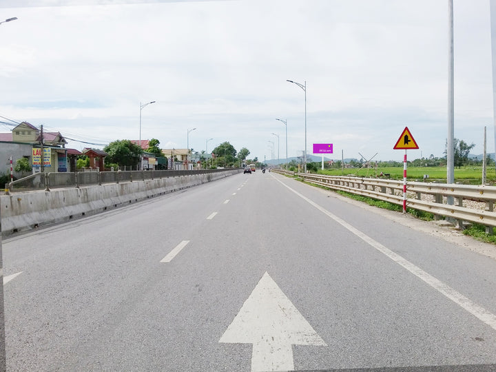 Pole Billboard, Position km451+750 QL1A, commune Nghi Lộc, Nghe An