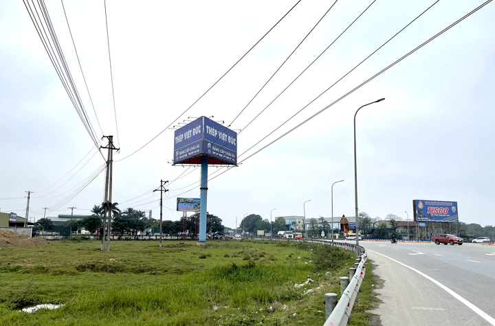 Pole Billboard, Position km504 + 280 QL1A, commune Thạch Hà, Ha Tinh