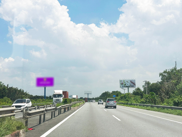 Pole Billboard, VT09 bridge Long Thành, expressway Long Thành - Dầu Giây, bridge Long Thành, Dong Nai