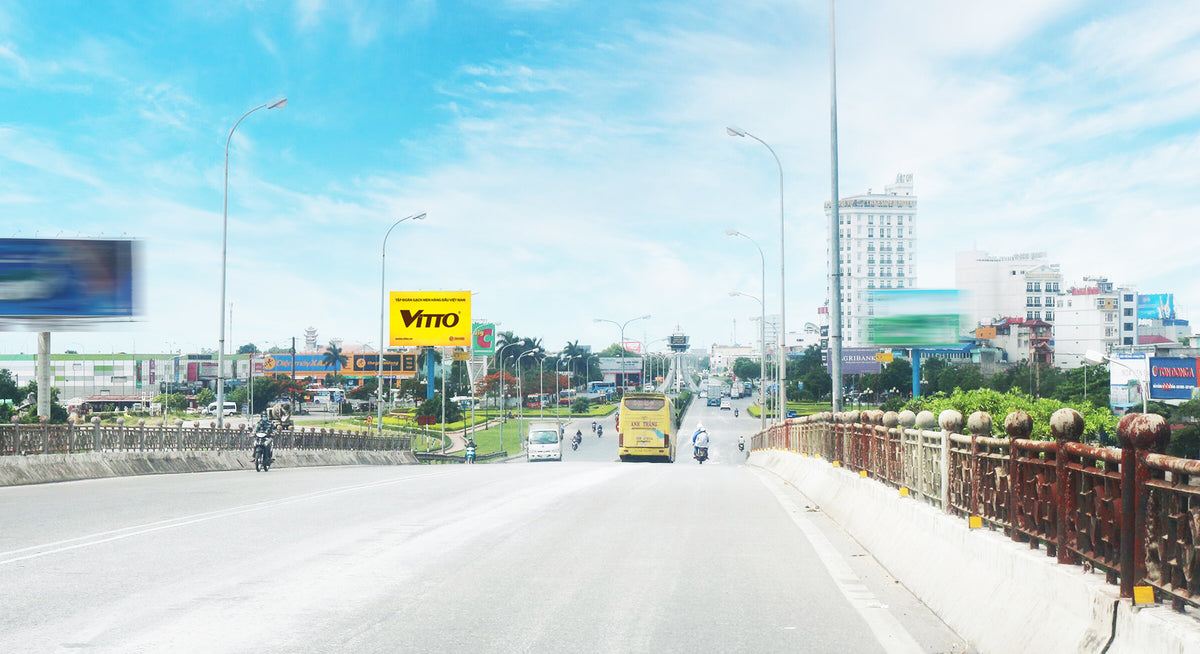 Pole Billboard, VT1 crossroads Big C ward Đông A, km107+370 QL10, bên tay phải hướng Hưng Yên đi Ninh Bình, Ninh Binh
