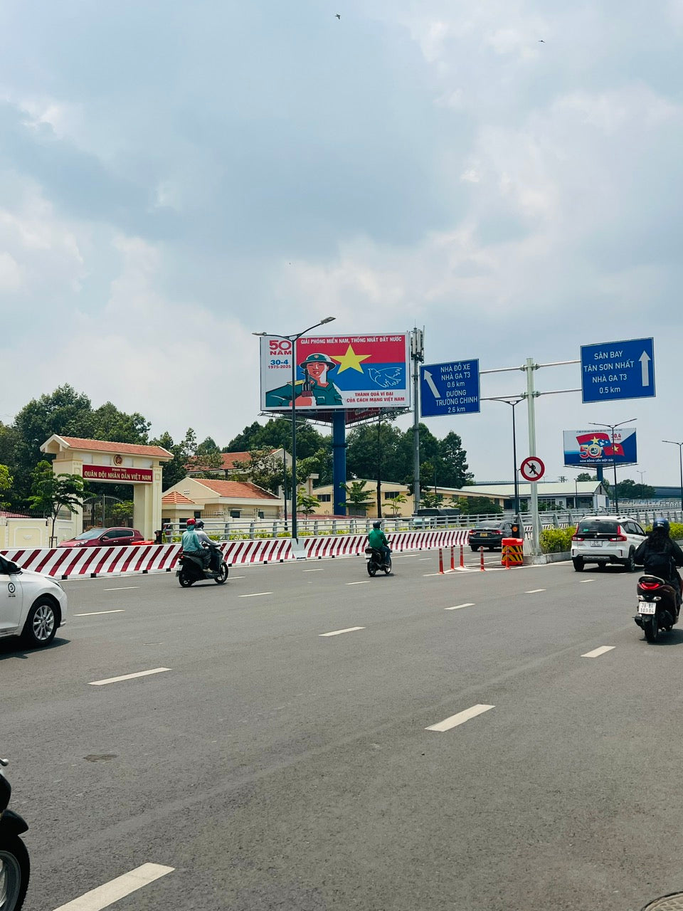 Pole Billboard, VT12 - access road to terminal T3 TSN, Tân Bình, Ho Chi Minh City