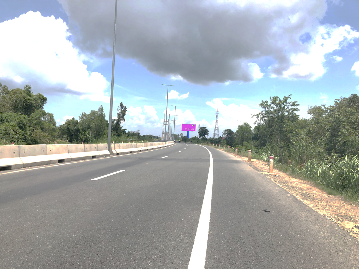 Pole Billboard, VT12-bridge foot Cao Lãnh, commune Mỹ An Hưng, Dong Thap