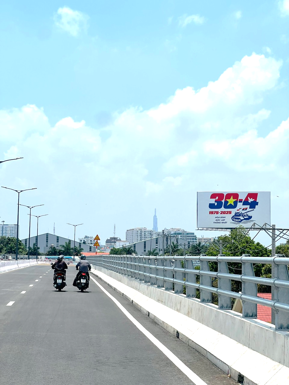 Pole Billboard, VT13 - access road to terminal T3 TSN, Tân Bình, Ho Chi Minh City