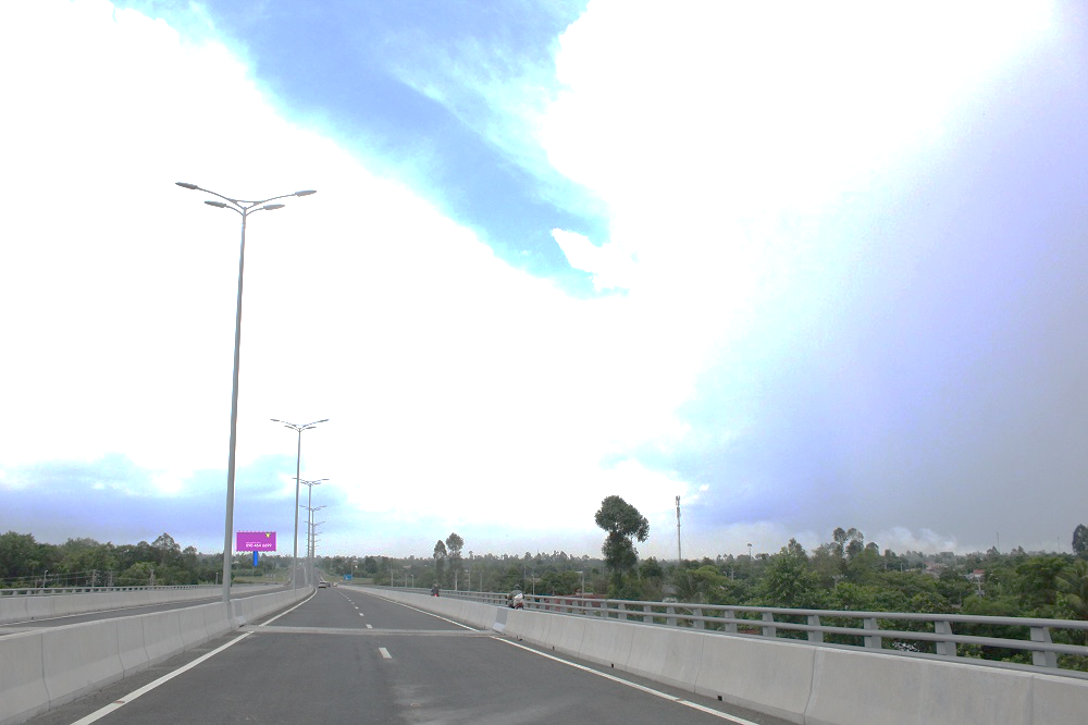 Pole Billboard, VT25-area bridge Vàm Cống, commune Lai Vung, Dong Thap