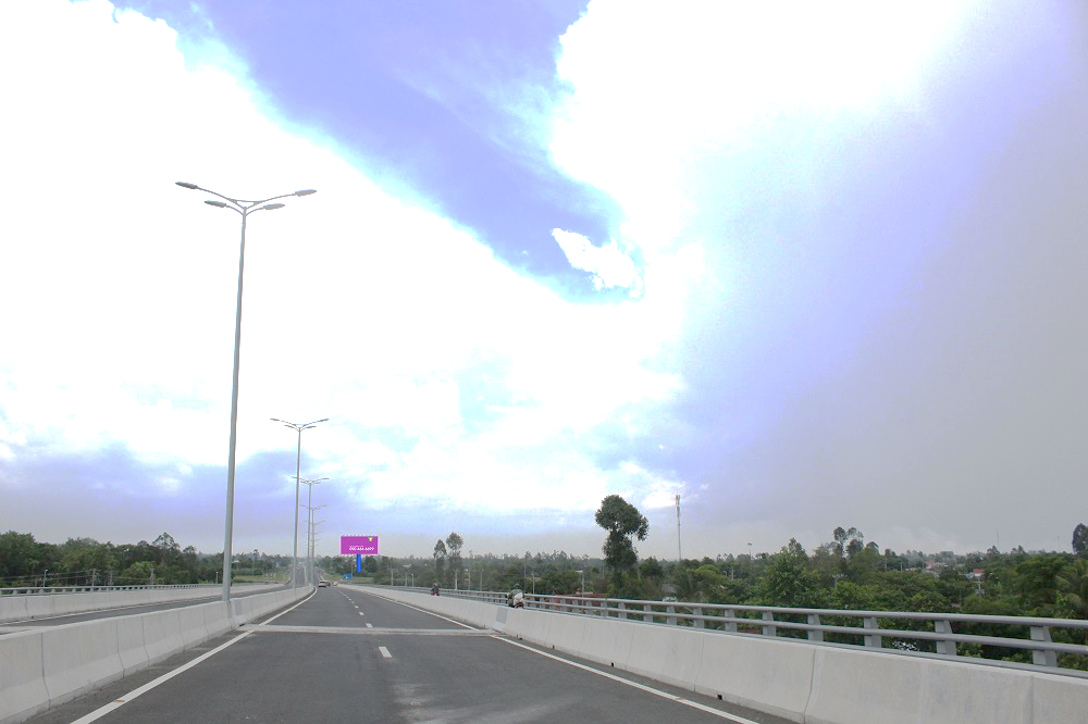 Pole Billboard, VT26-area bridge Vàm Cống, commune Lai Vung, Dong Thap