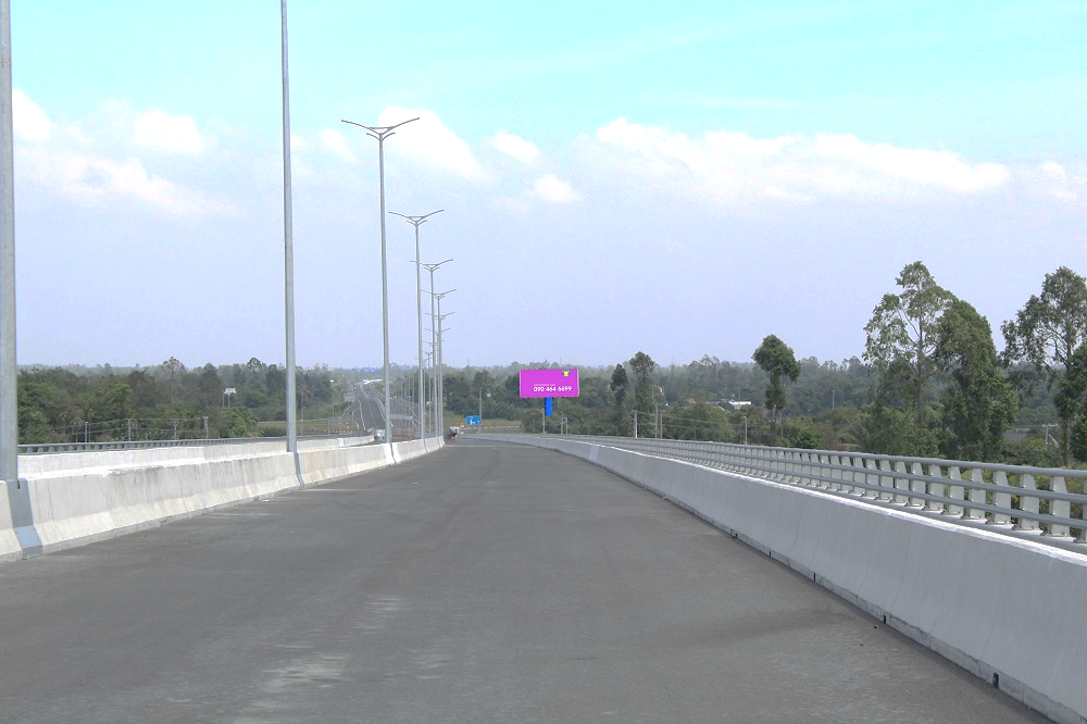 Pole Billboard, VT28-approach road bridge Vàm Cống, commune Lai Vung, Dong Thap