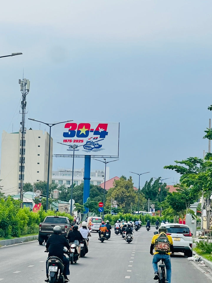Pole Billboard, VT3 - access road to terminal T3 TSN, Tân Bình, Ho Chi Minh City