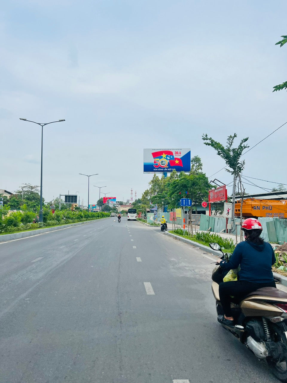 Pole Billboard, VT3 - access road to terminal T3 TSN, Tân Bình, Ho Chi Minh City