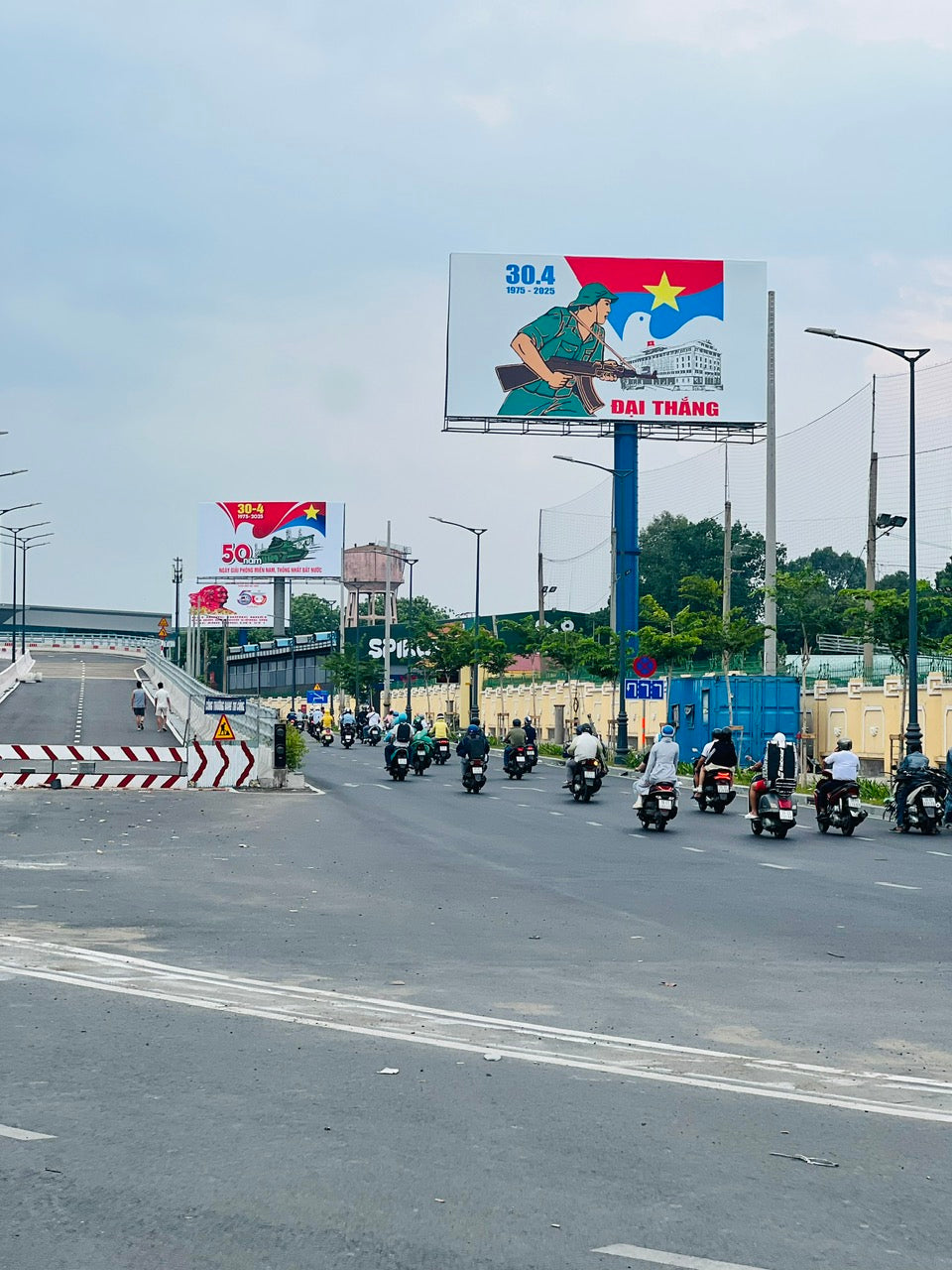 Pole Billboard, VT6 - access road to terminal T3 TSN, Tân Bình, Ho Chi Minh City