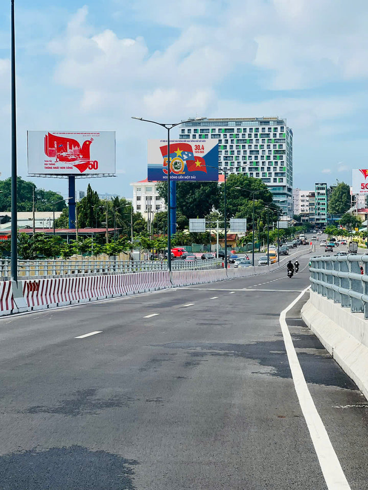 Pole Billboard, VT7 - access road to terminal T3 TSN, Tân Bình, Ho Chi Minh City