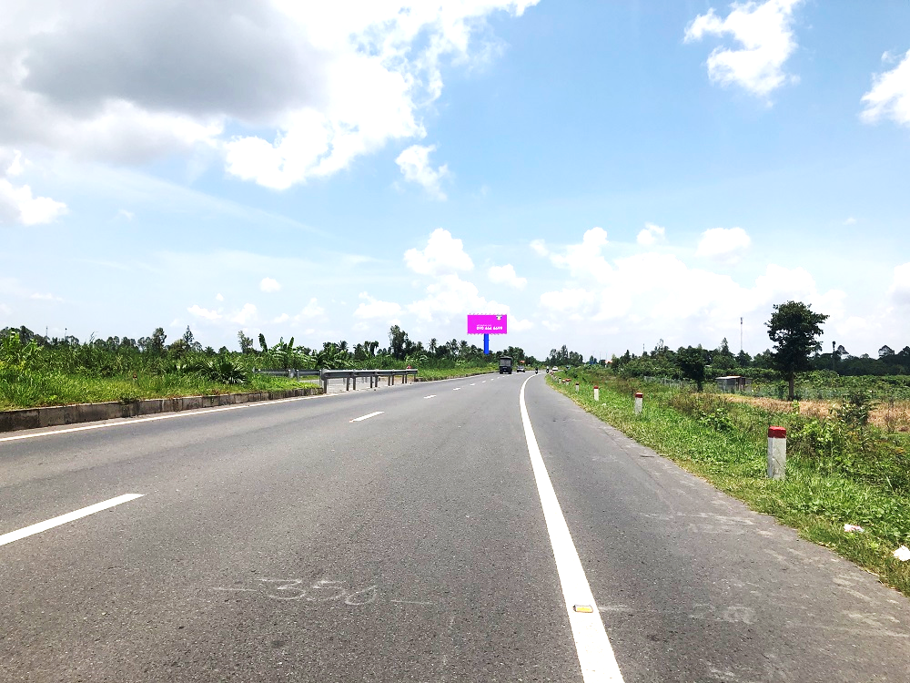 Pole Billboard, VT7- approach road bridge Cao Lãnh, ward Cao Lãnh, Dong Thap
