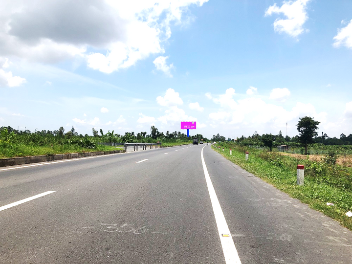 Pole Billboard, VT7- approach road bridge Cao Lãnh, ward Cao Lãnh, Dong Thap