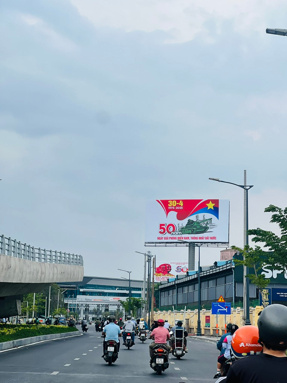 Pole Billboard, VT8 - access road to terminal T3 TSN, Tân Bình, Ho Chi Minh City