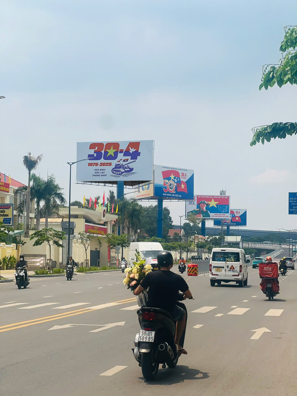 Pole Billboard, VT9 - access road to terminal T3 TSN, Tân Bình, Ho Chi Minh City