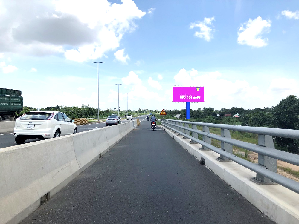 Pole Billboard, VT9 - approach road bridge Cao Lãnh, ward Cao Lãnh, Dong Thap