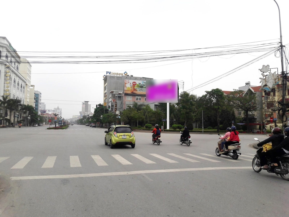 Pole Billboard, Vườn hoa crossroads road Đông A cắt road Nguyễn Công Trứ (gần no. nhà 101 road Đông A), ward Đông A, Ninh Binh