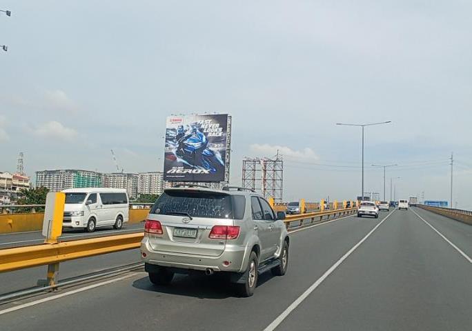 Billboard, SLEX Sucat Exit Northbound, Metro Manila, Philippines