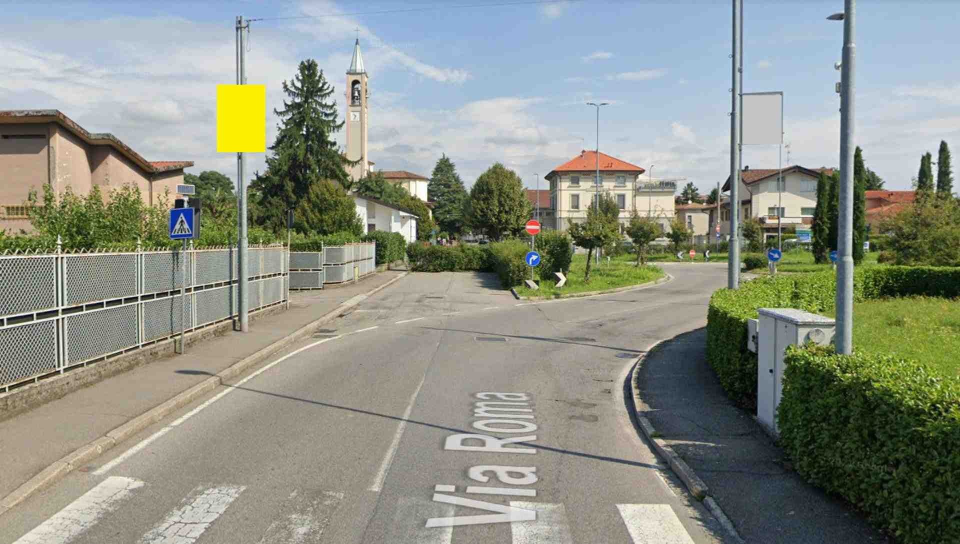 Pole sign Via Roma, Capriate San Gervasio, Italy