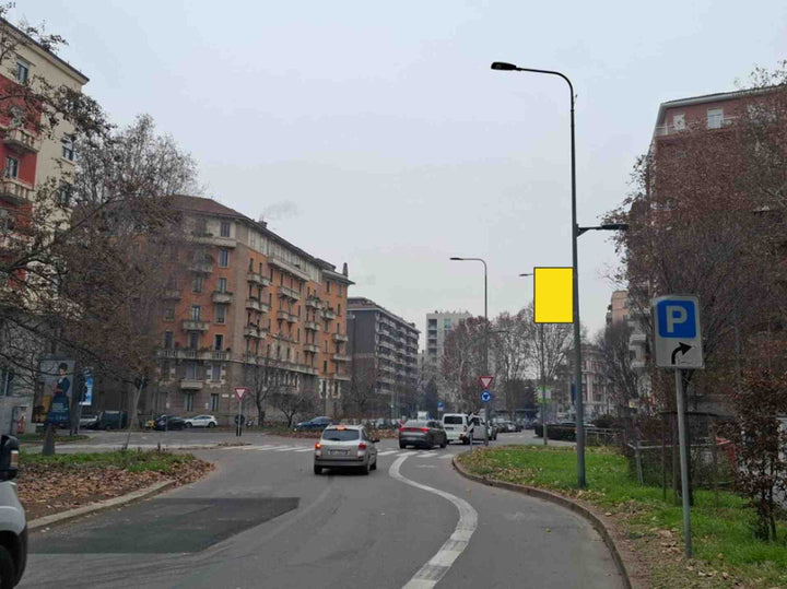 Pole sign Via Gian Carlo Castelbarco palo n. 29, Milano, Italy