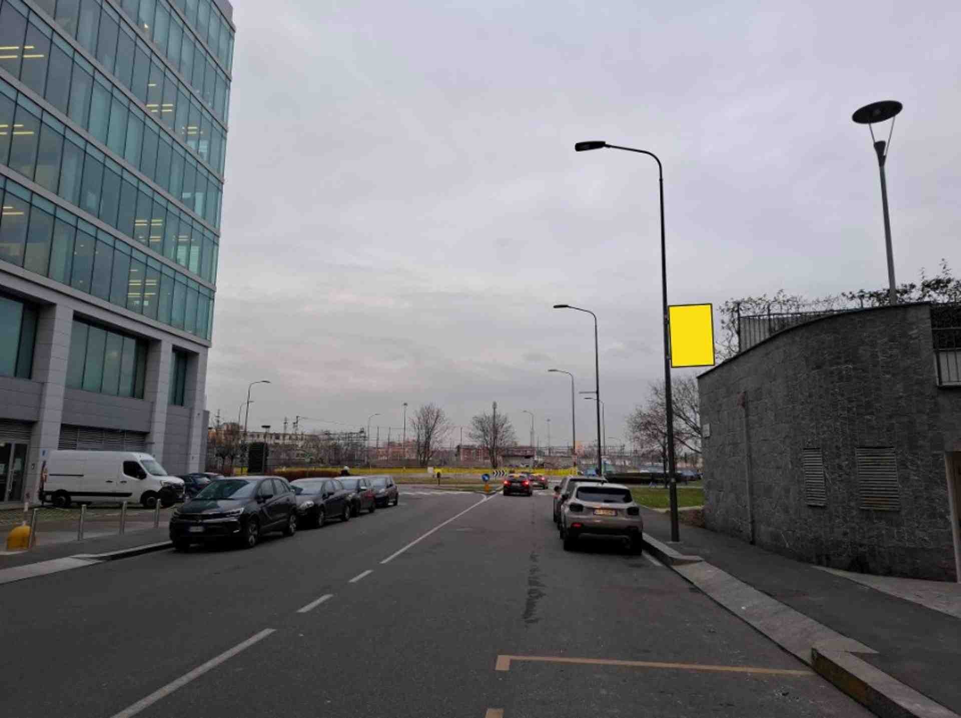 Pole sign Via Francesco Pizzolpasso palo n. 9, Milano, Italy