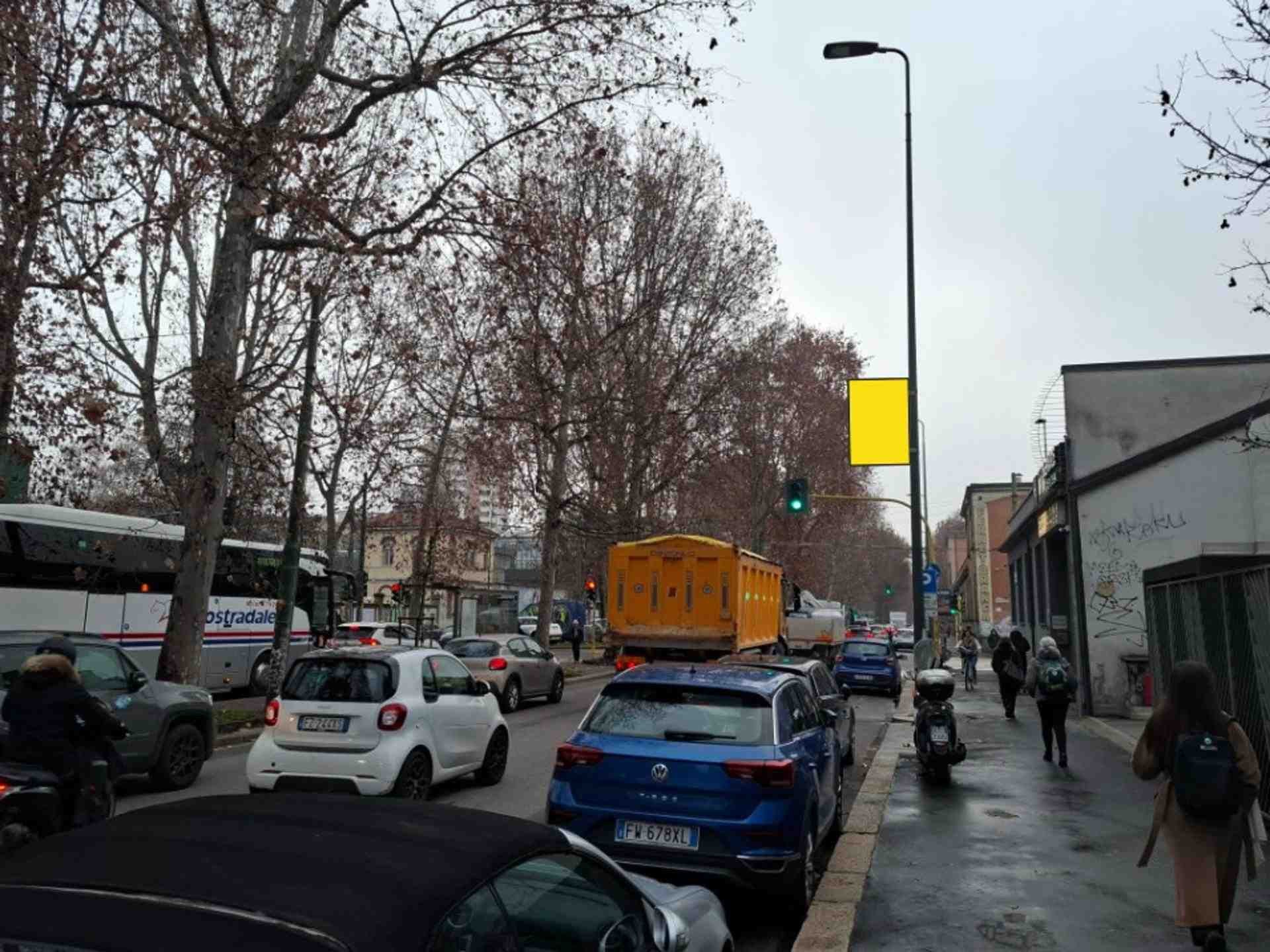 Pole sign Viale Edoardo Jenner palo n. 43, Milano, Italy