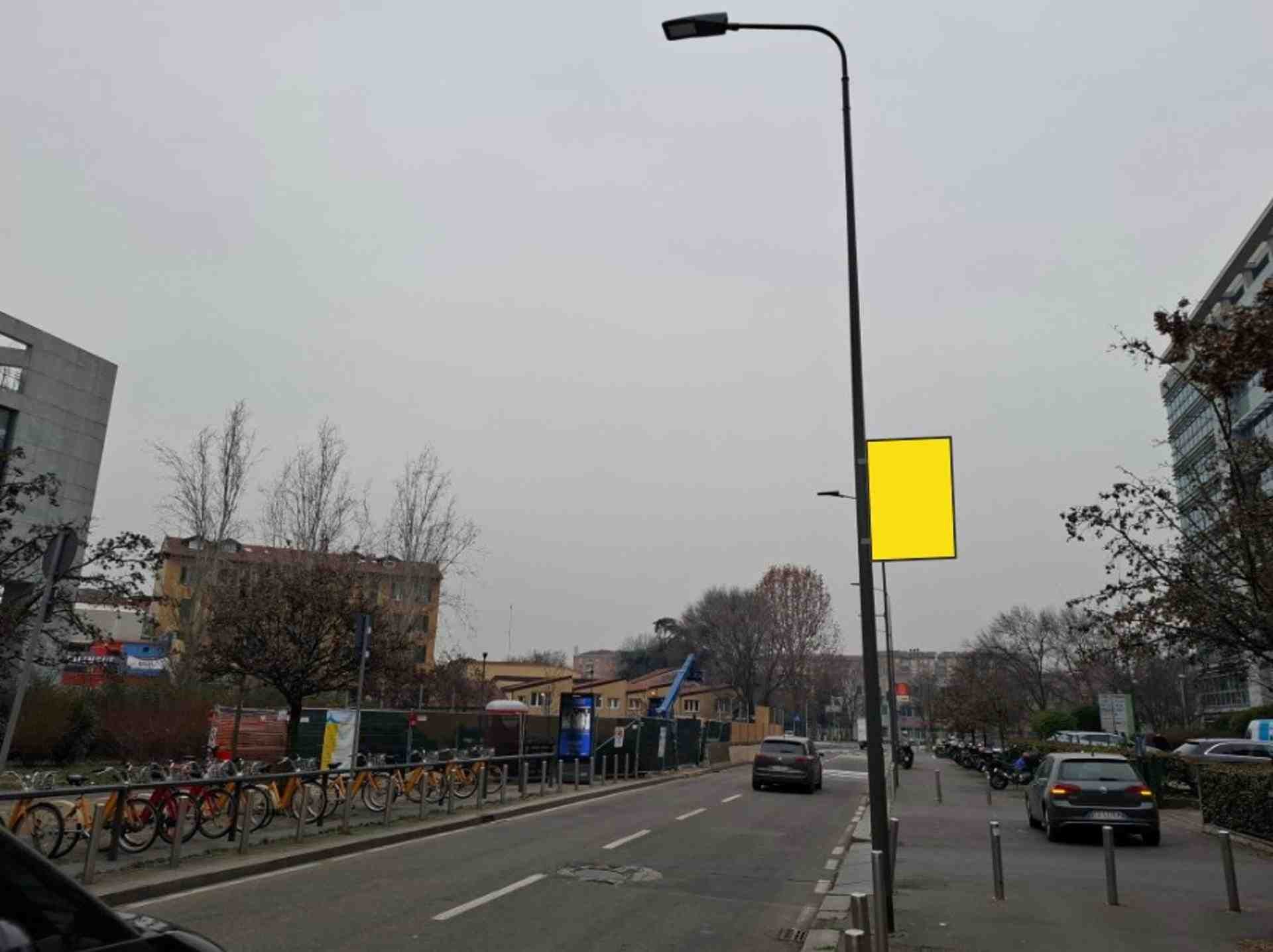 Pole sign Via Giovann Spadolini palo n. 64, Milano, Italy