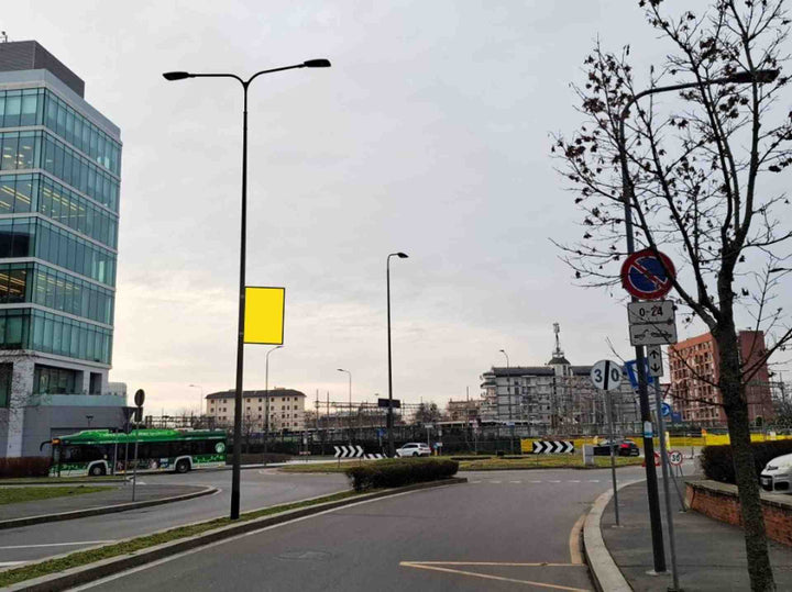 Pole sign Via Giacomo Manzù palo n. 1, Milano, Italy