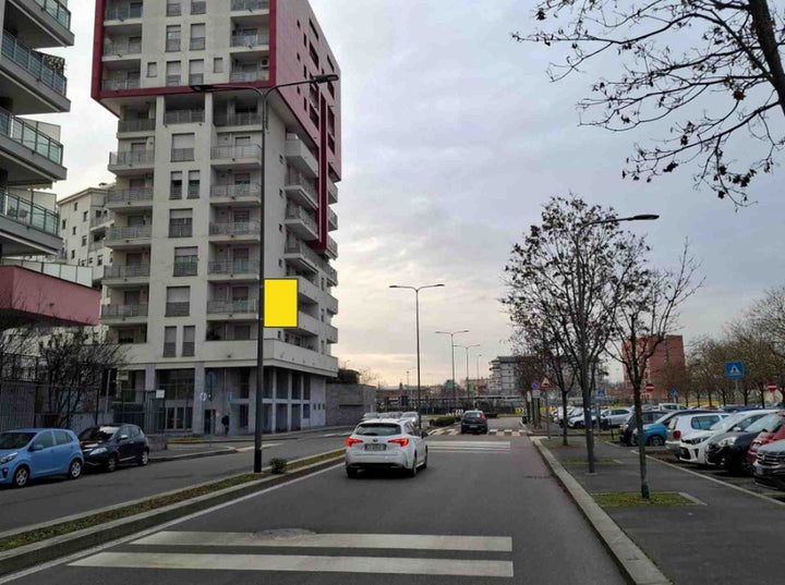 Pole sign Via Giacomo Manzù palo n. 4, Milano, Italy