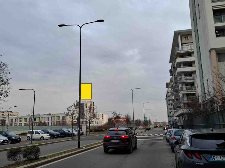 Pole sign Via Giacomo Manzù palo n. 5, Milano, Italy