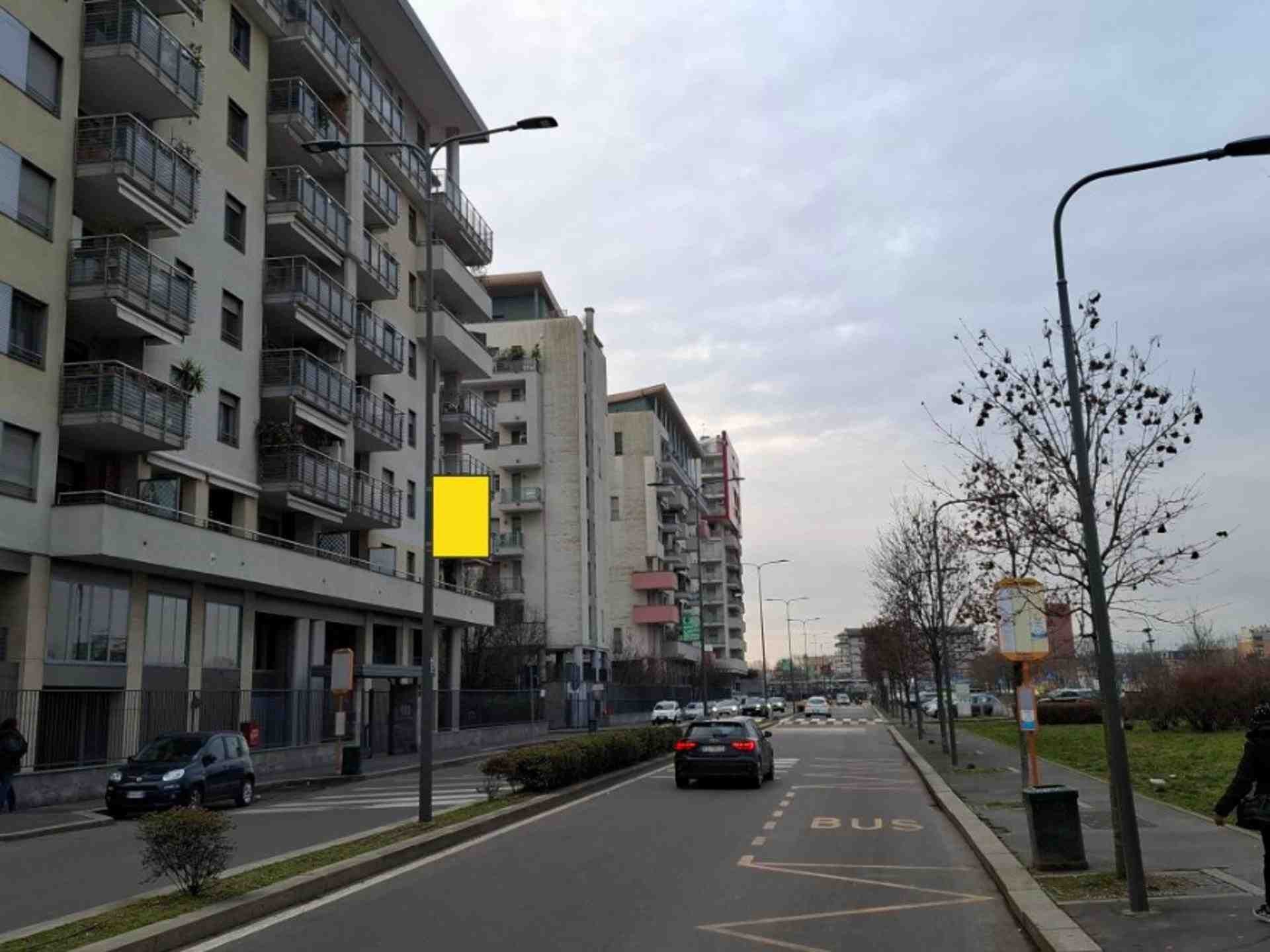 Pole sign Via Giacomo Manzù palo n. 8, Milano, Italy