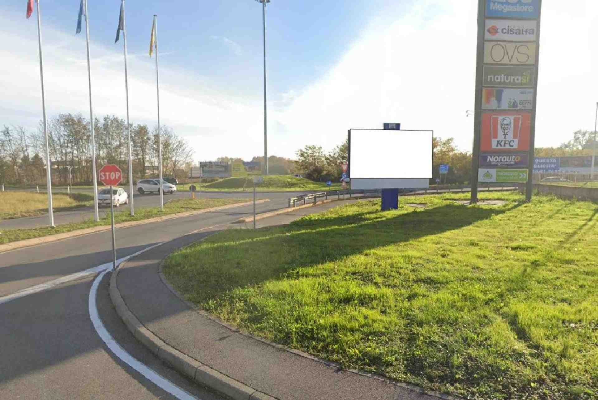Temporary billboard S.p. 2 Km. 14+700/sx, Busnago, Italy