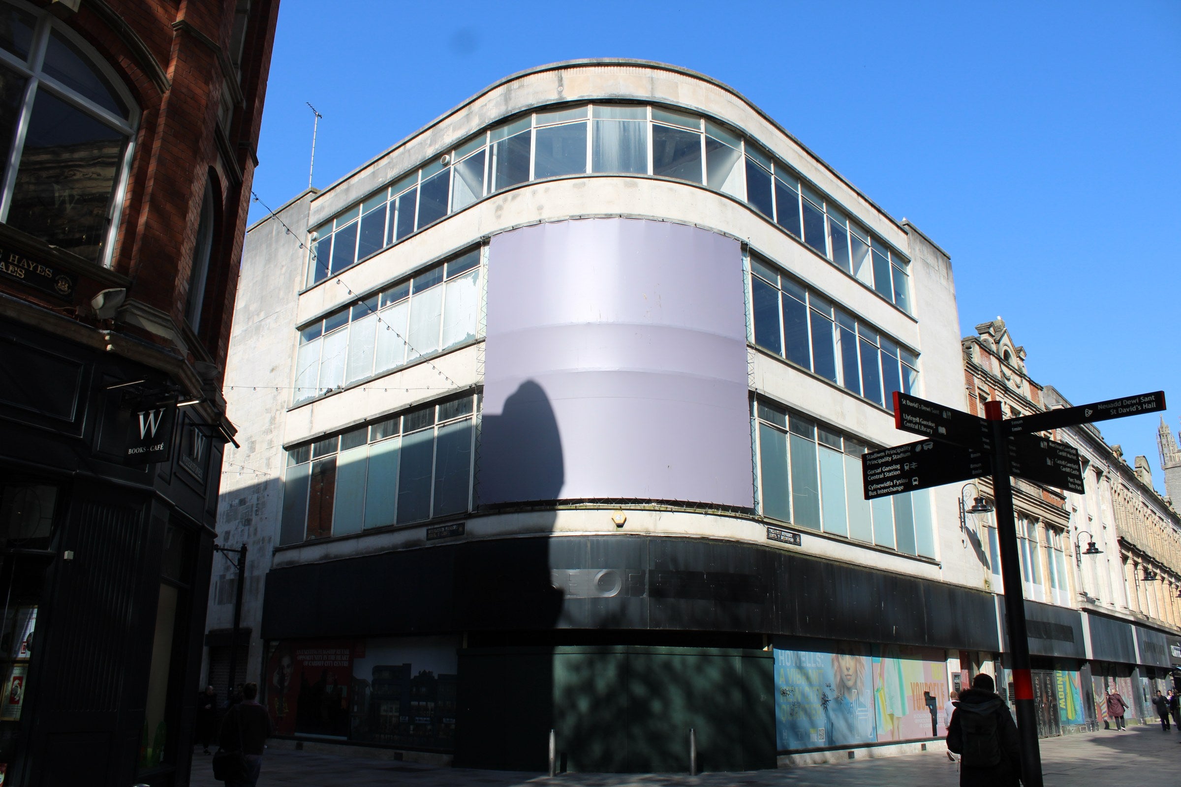 Curved corner building large-format site, The Hayes, Cardiff