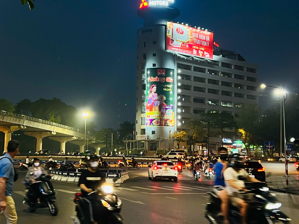 Roundabout crossroads Voi Phục, Vietnam