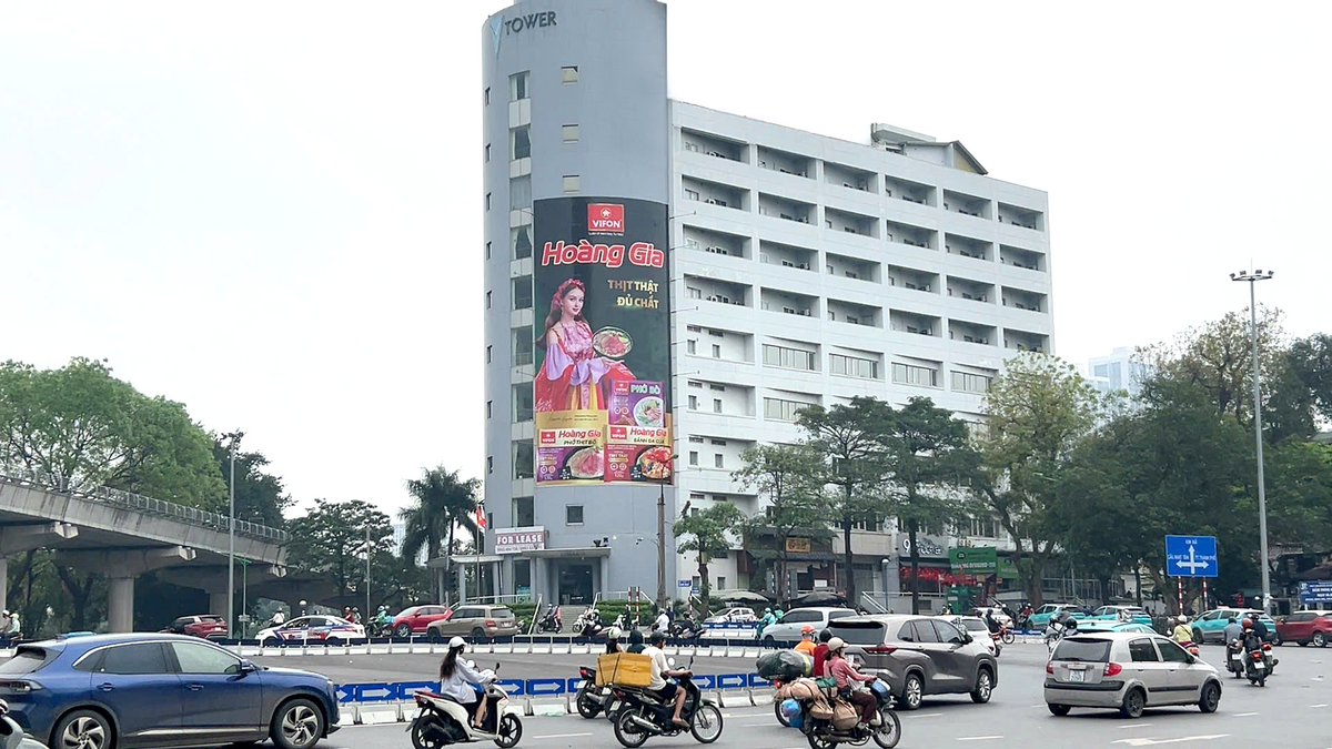 Roundabout crossroads Voi Phục, Vietnam